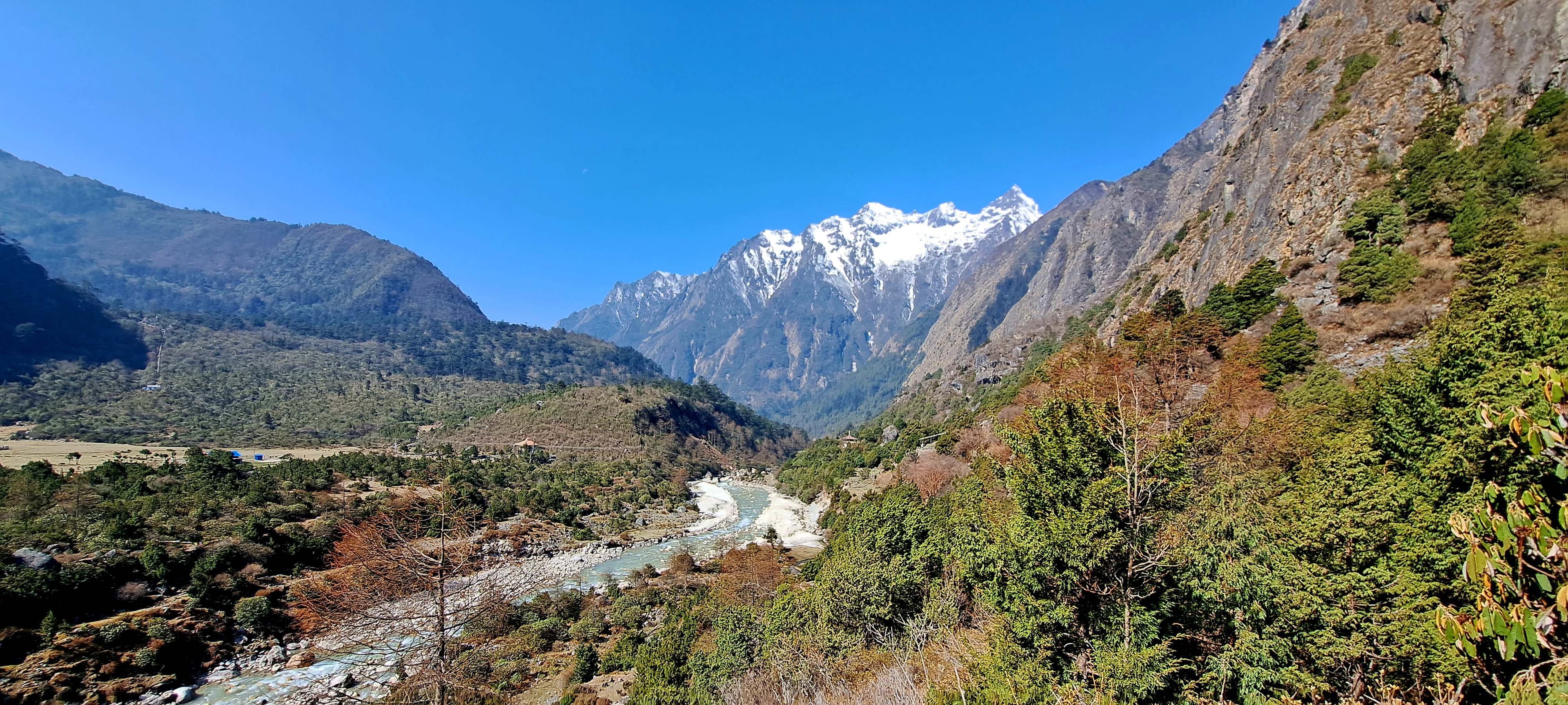 Trekking in the Everest Region towards Everest Base Camp, an unforgettable Trek 8586 adventure