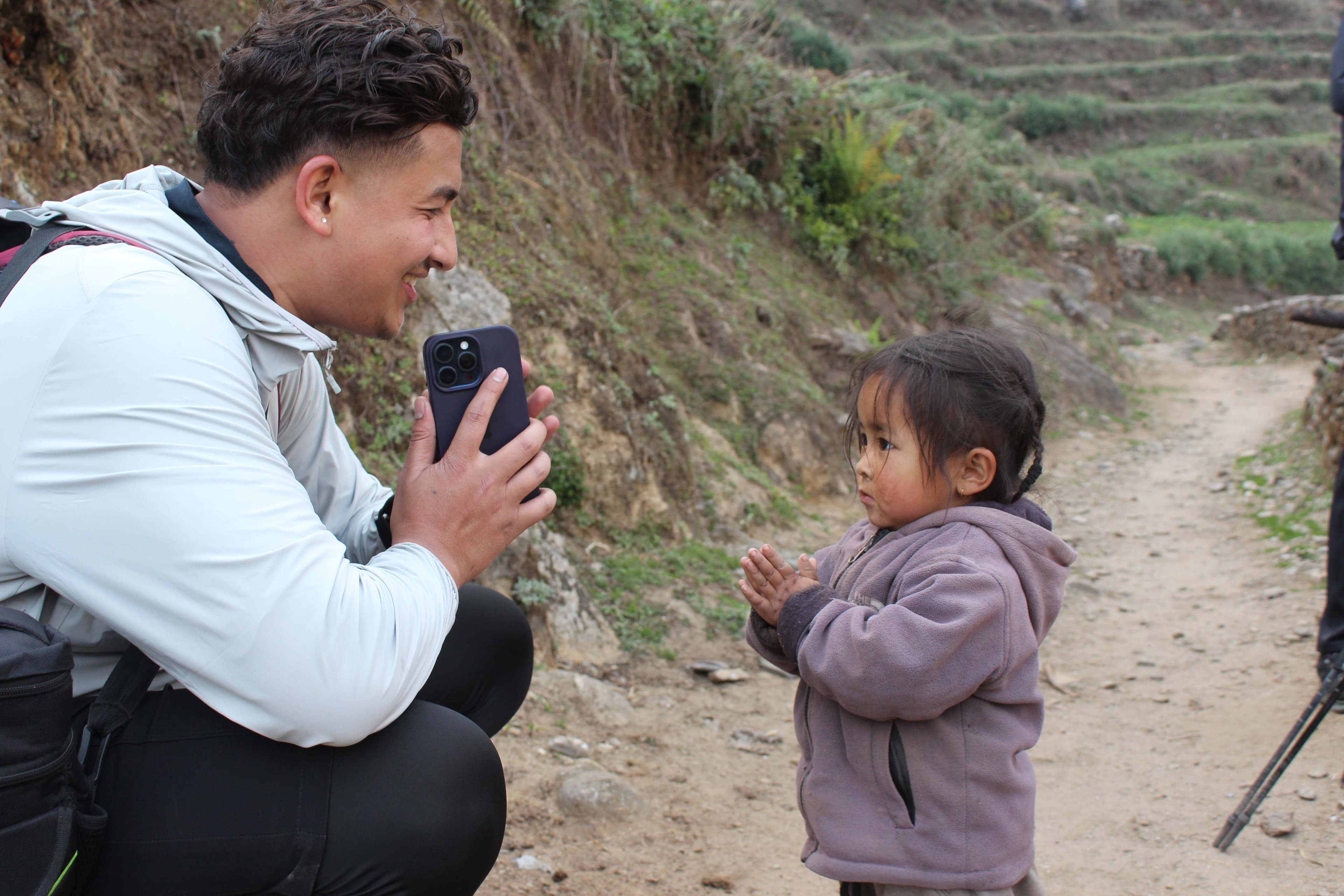 Small child namaste to trekkers of Trek 8586 during Annapurna Trek