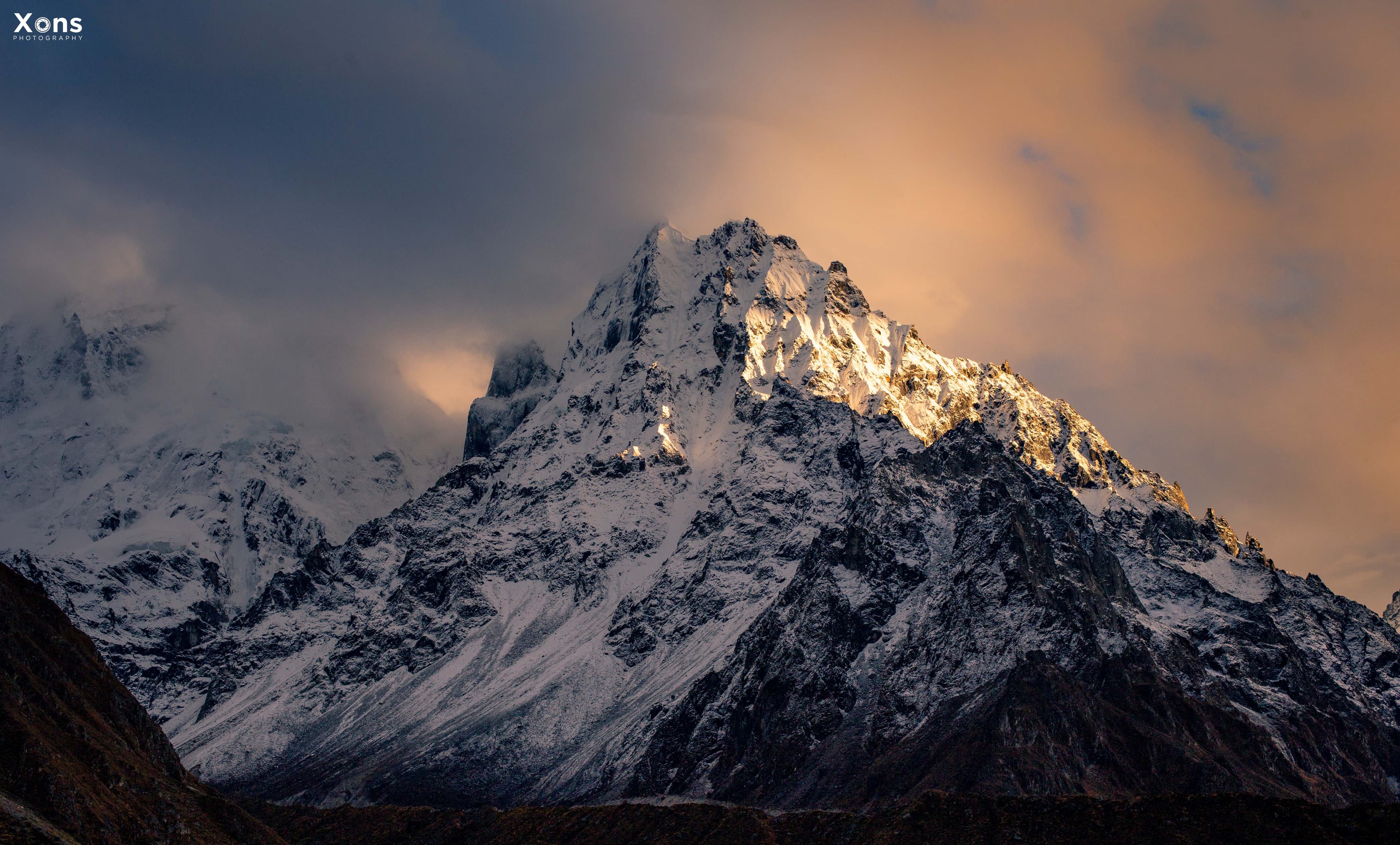 Trek 8586 in the Kanchenjunga Region, showcasing the rugged Kanchenjunga North landscape